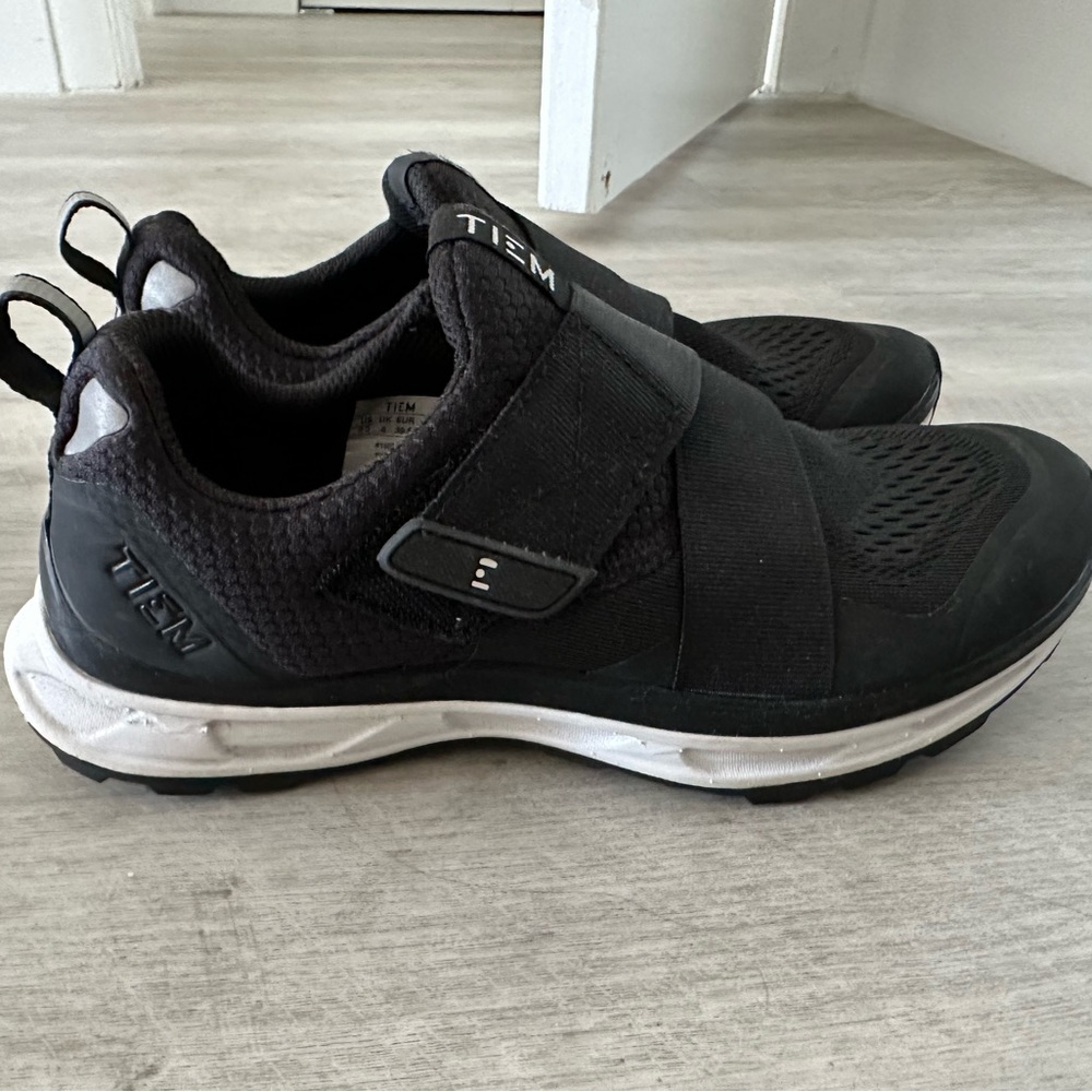 TIEM cycling shoes. Black & size 8.5